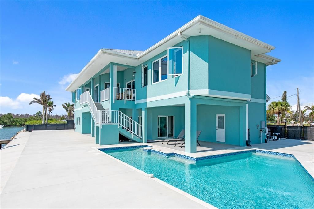 Exterior, Pool, Water