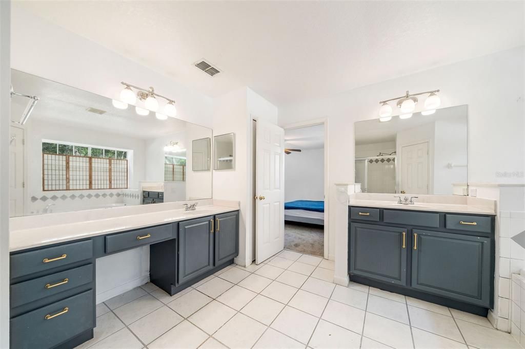 Bathroom, Dual Sink Vanities, Interior