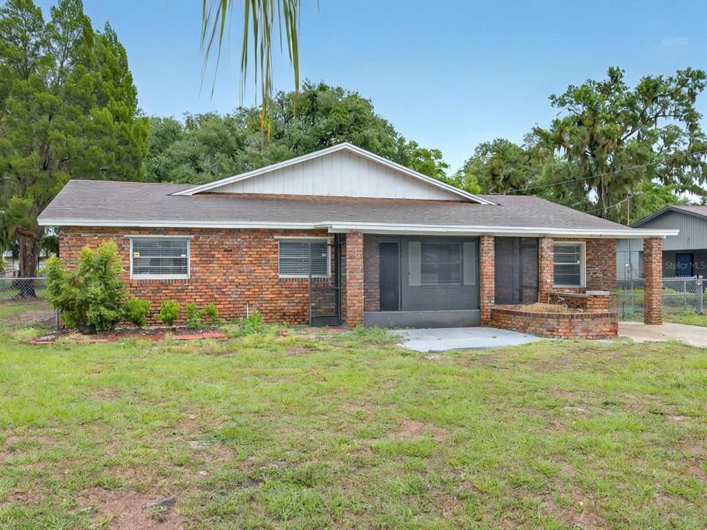 Backyard, Exterior, Facade, Brick Facade, Ranch