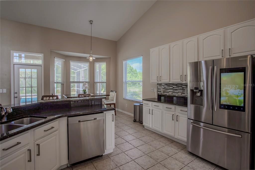 Dining room, Interior, Kitchen, Pendant Lights, Stainless Steel Appliances