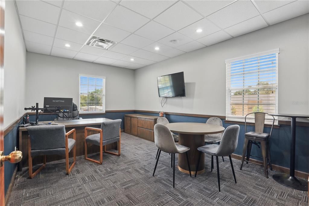Dining room, Interior, Recessed Lighting