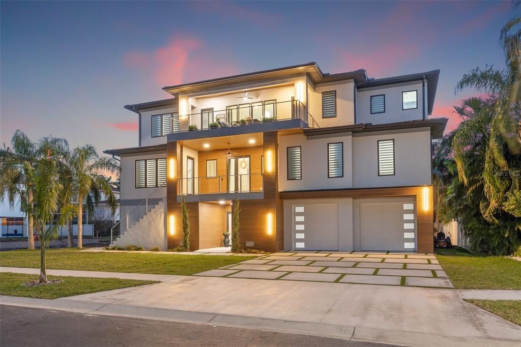 Attached, Exterior, Facade, Modern