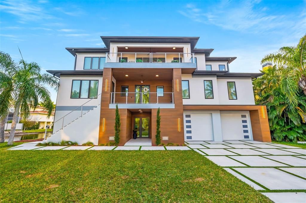 Attached, Backyard, Exterior, Facade, Modern