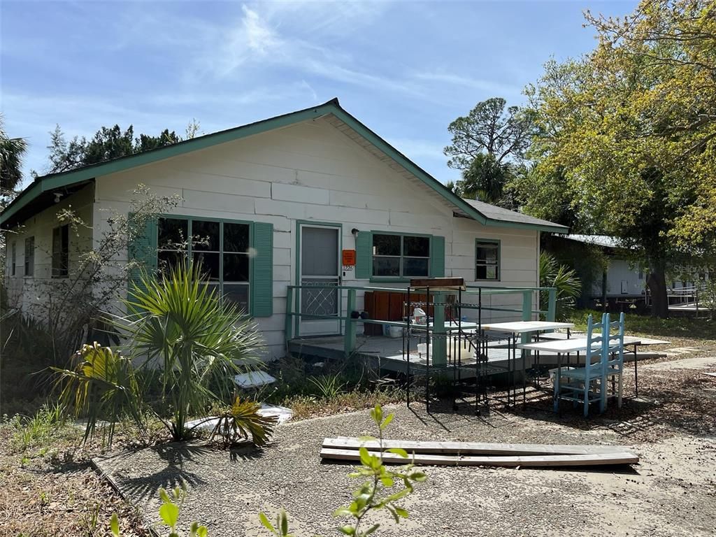 Backyard, Exterior