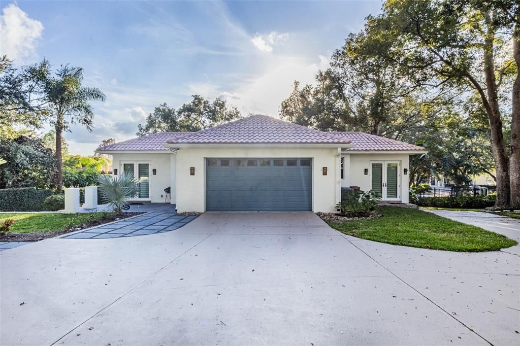 Attached, Exterior, Facade, Mediterranean