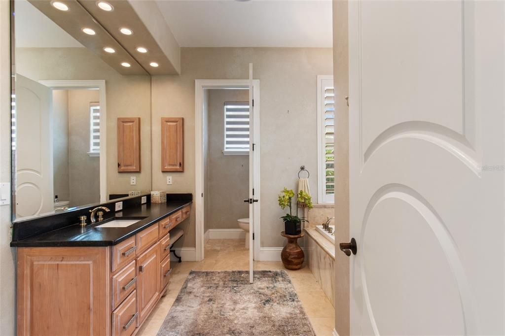Bathroom, Dual Sink Vanities, Interior, Recessed Lighting