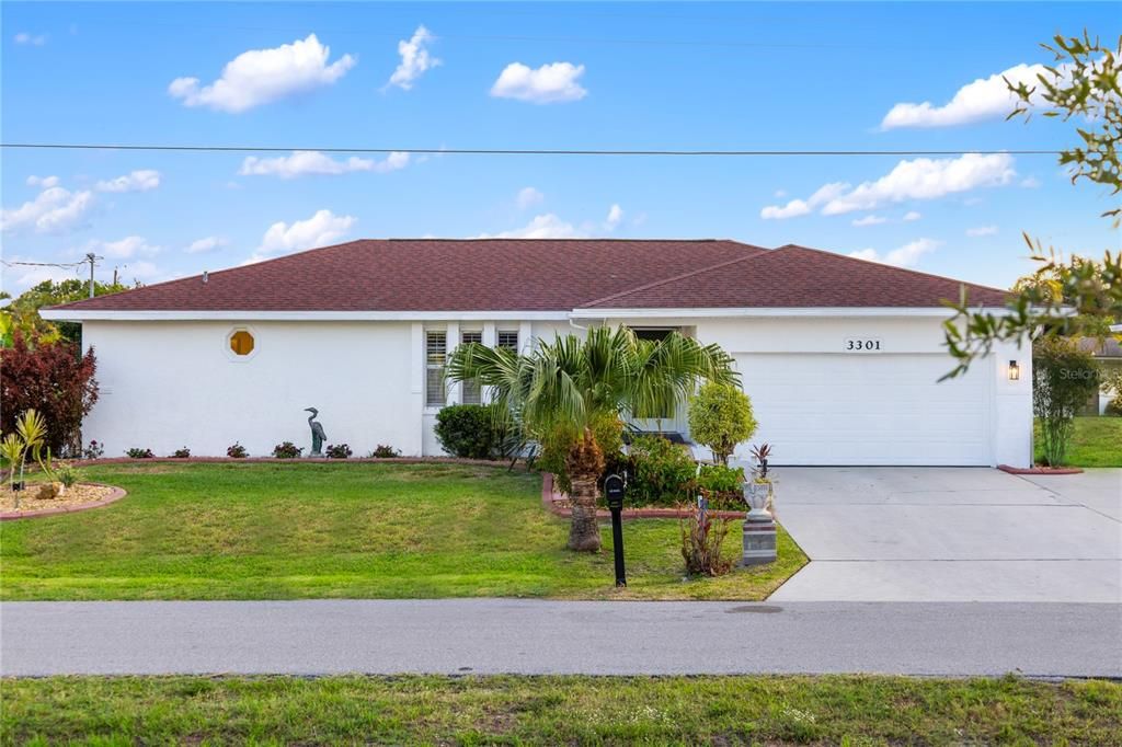 Attached, Exterior, Facade, Ranch