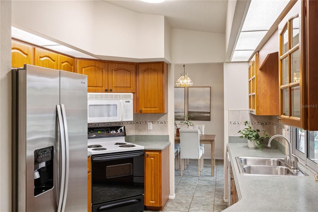 Dining room, Interior, Kitchen, Pendant Lights, Stainless Steel Appliances