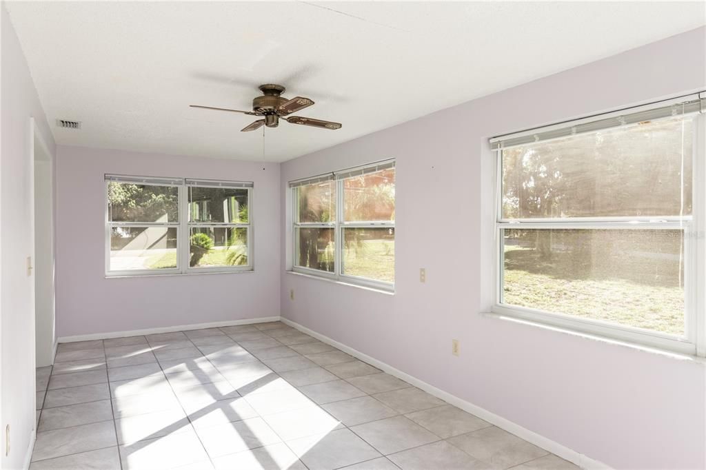 Empty room, Interior