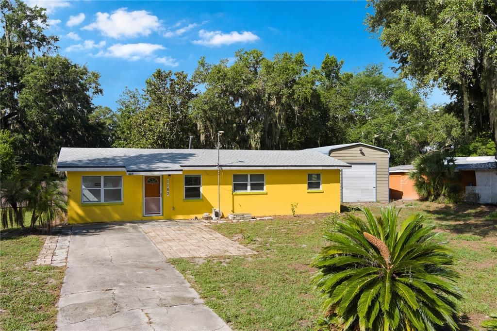 Exterior, Facade, Ranch