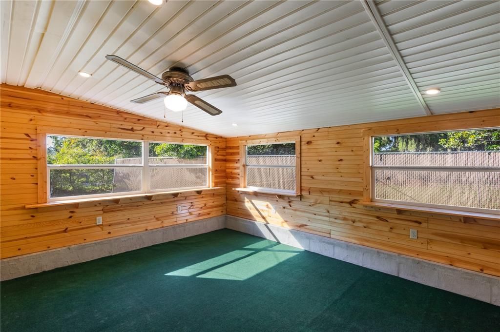 Empty room, Interior, Recessed Lighting, Wooden Walls