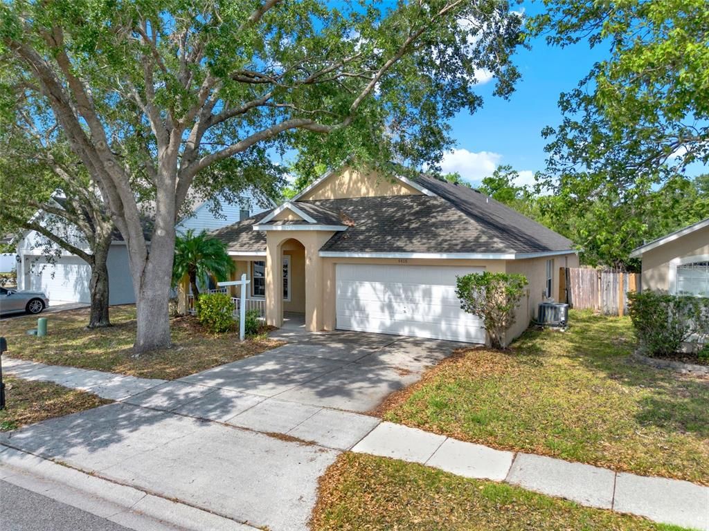Attached, Exterior, Facade, Ranch