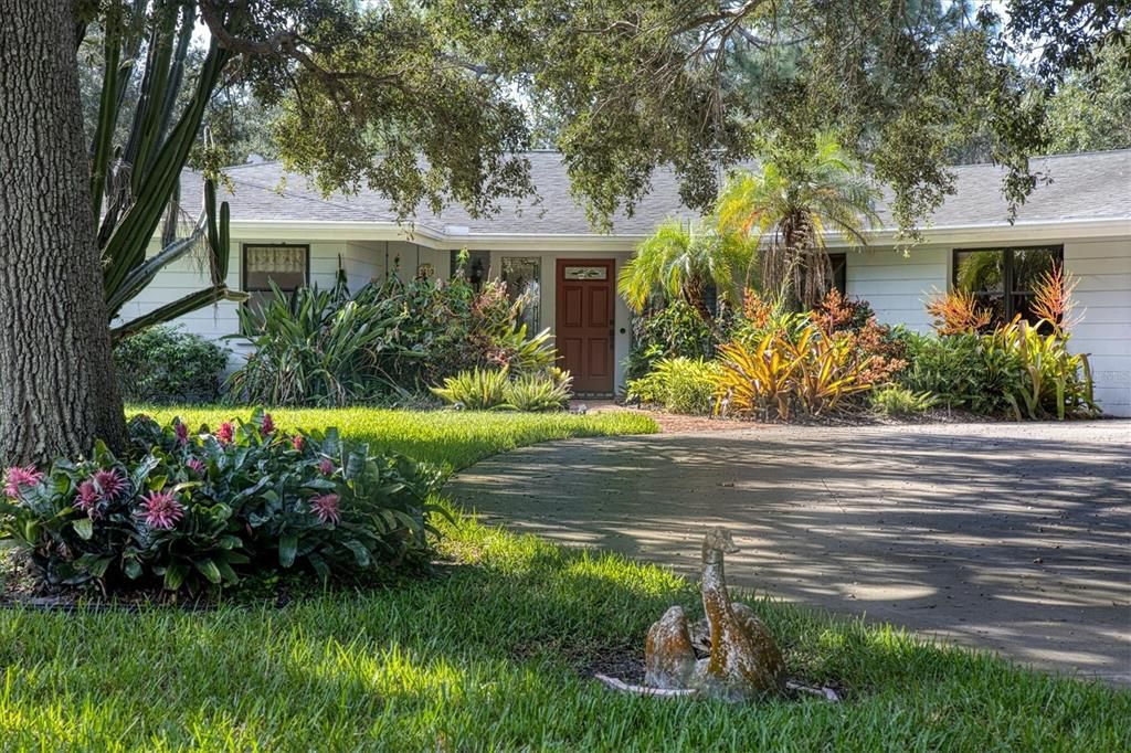 Exterior, Facade, Ranch