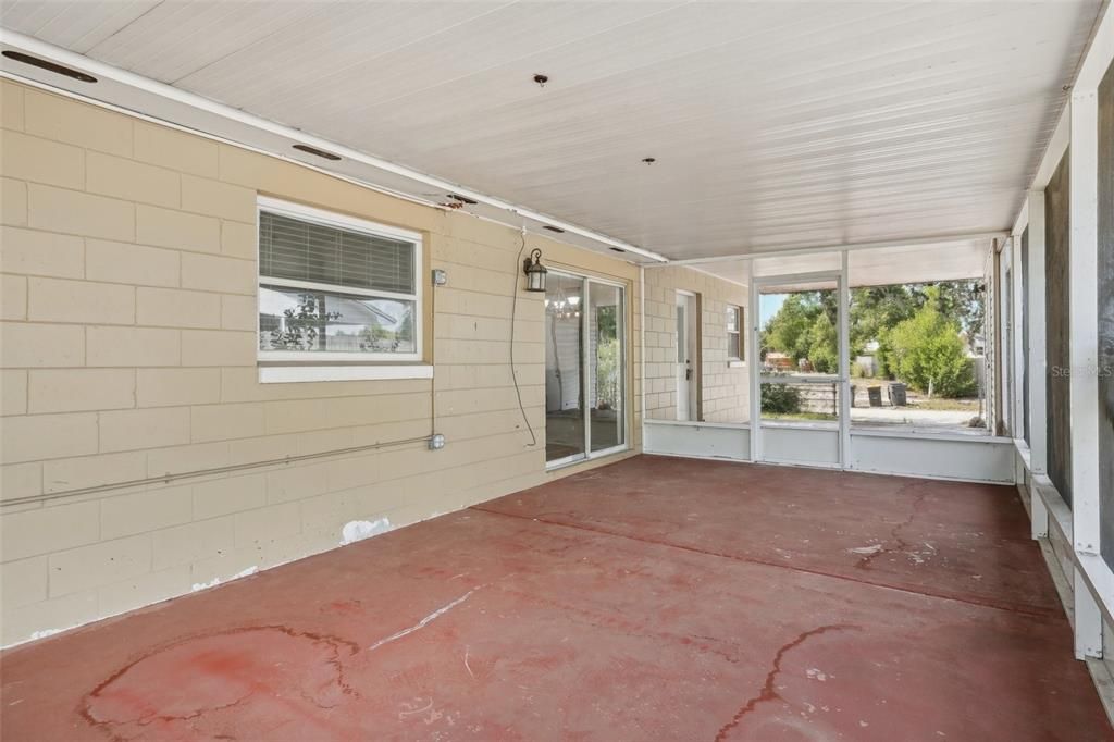 Empty room, Interior