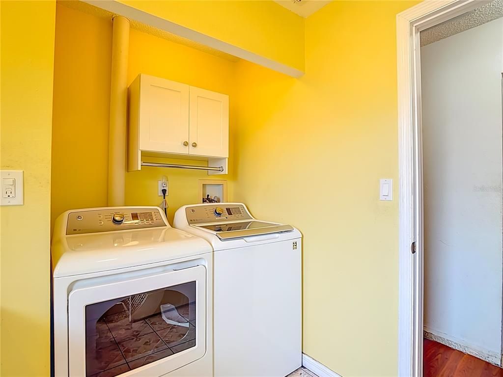 Interior, Utility Closets, Washer, Wood Texture Flooring