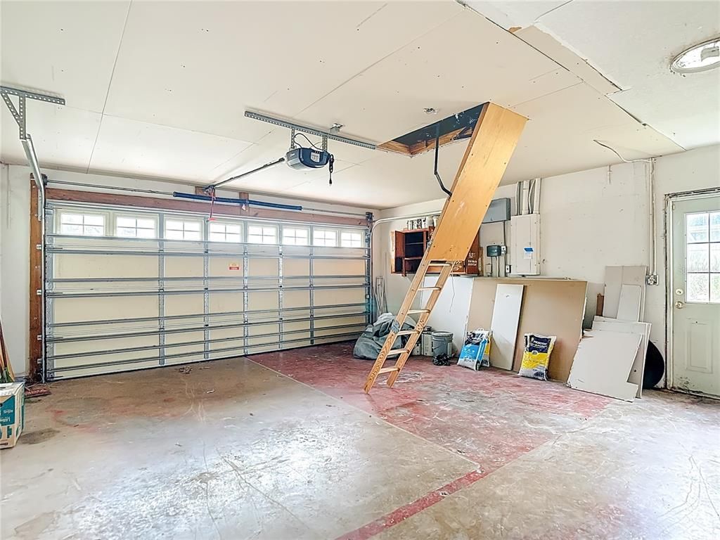 Garage, Interior