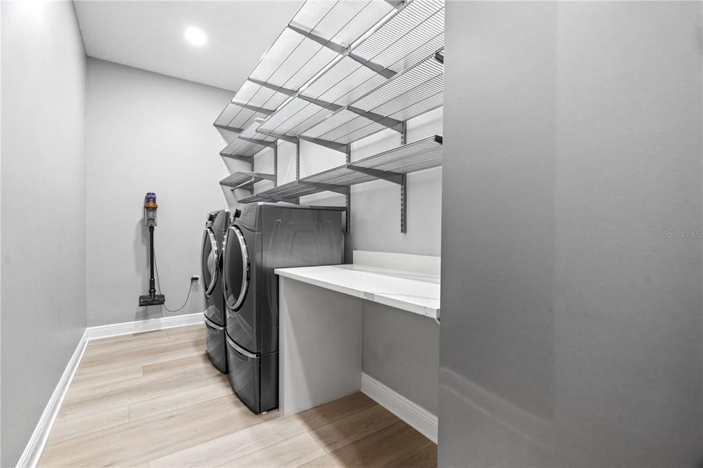 Interior, Recessed Lighting, Washer, Wood Texture Flooring