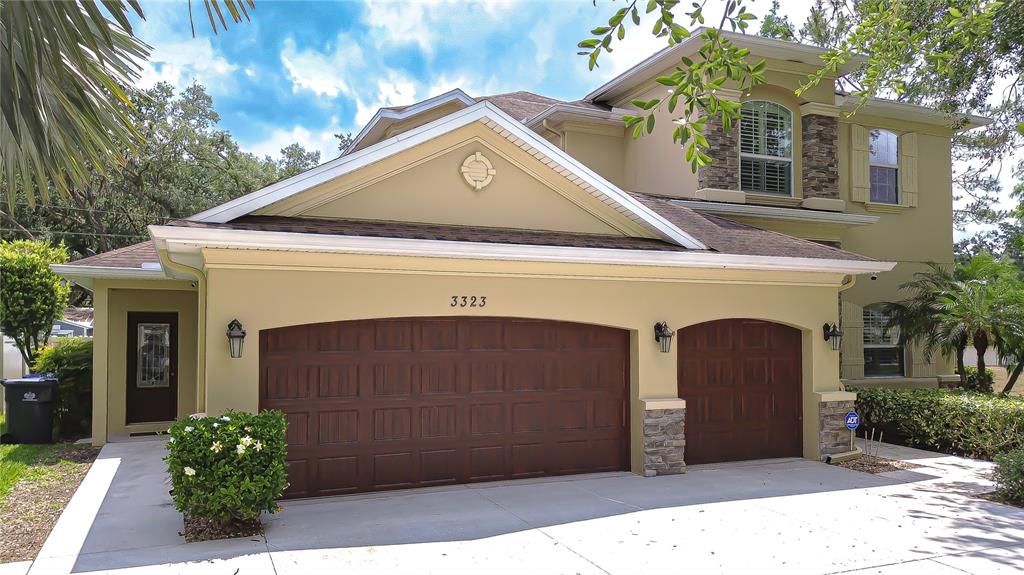 Attached, Exterior, Facade, American Craftsman