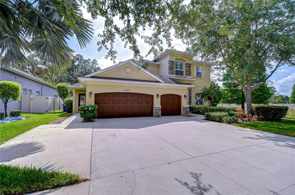 Attached, Exterior, Facade, Mediterranean