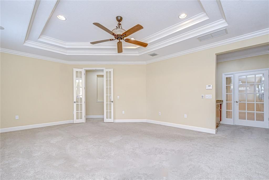 Empty room, Interior, Recessed Lighting