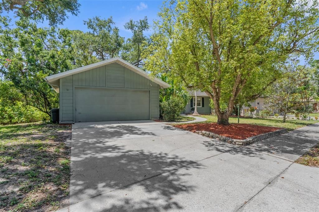 Detached Garage, Exterior