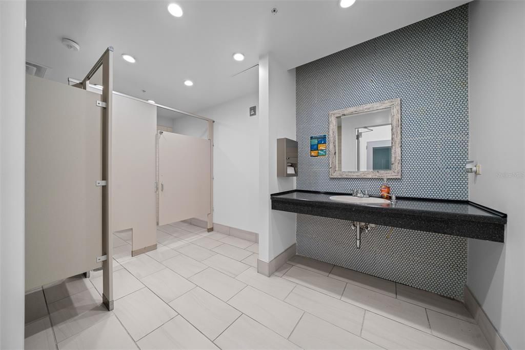 Bathroom, Interior, Recessed Lighting