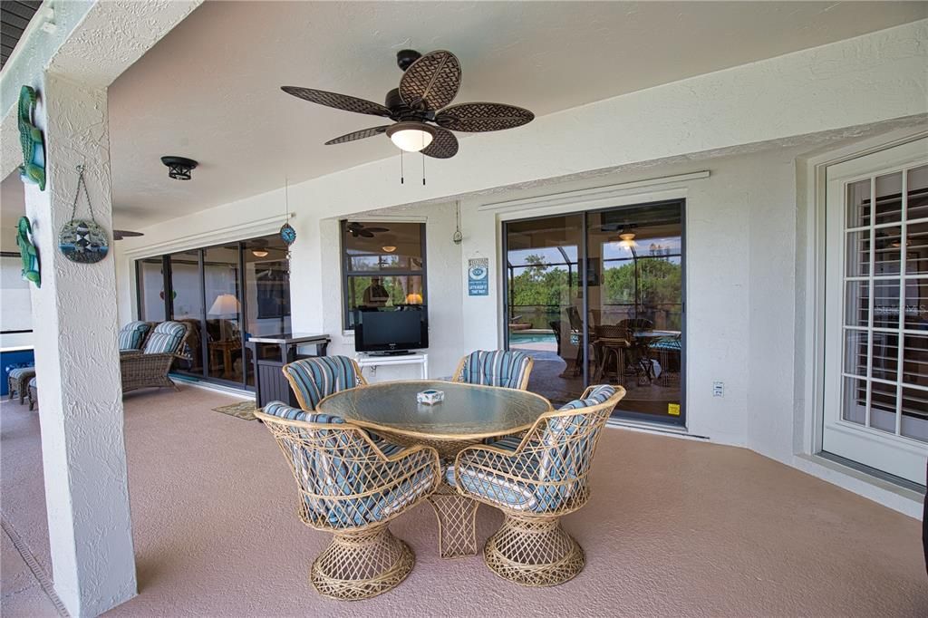 Dining room, Exterior