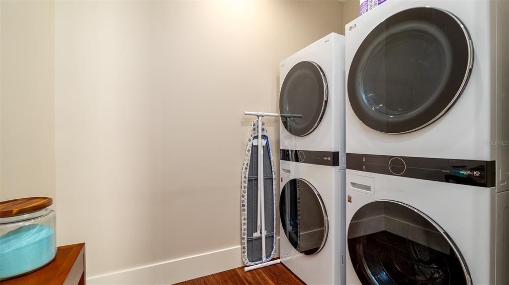 Interior, Washer, Wood Texture Flooring