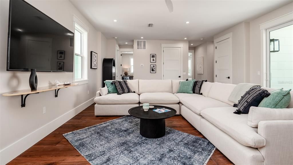 Interior, Living room, Recessed Lighting, Wood Texture Flooring