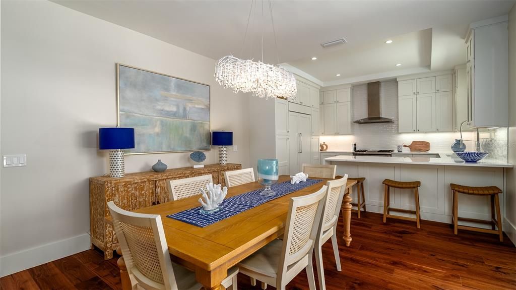 Chandelier, Dining room, Interior, Kitchen, Pendant Lights, Recessed Lighting, Wood Texture Flooring