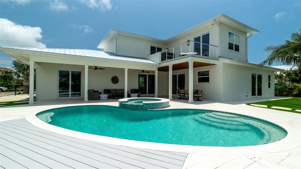 Exterior, Pool