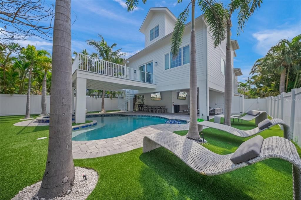 Exterior, Pool