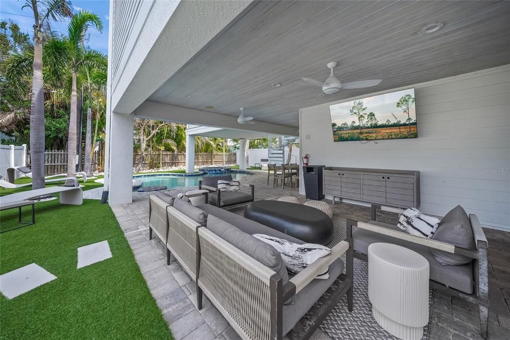Exterior, Pool