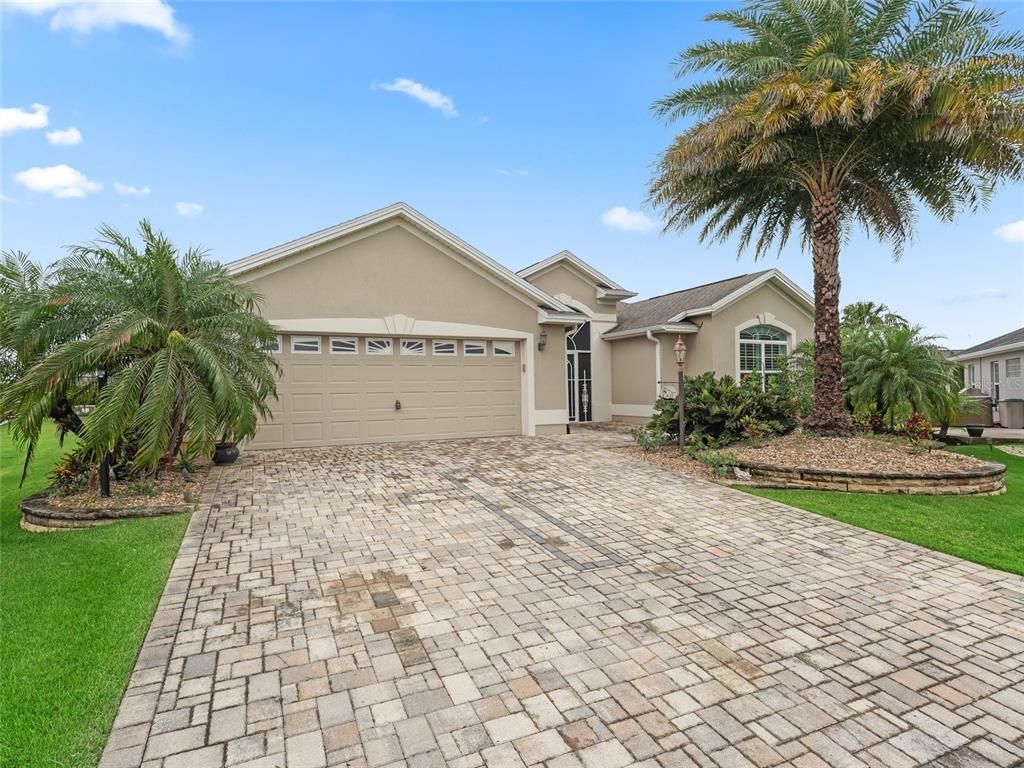 Attached, Exterior, Facade, Ranch