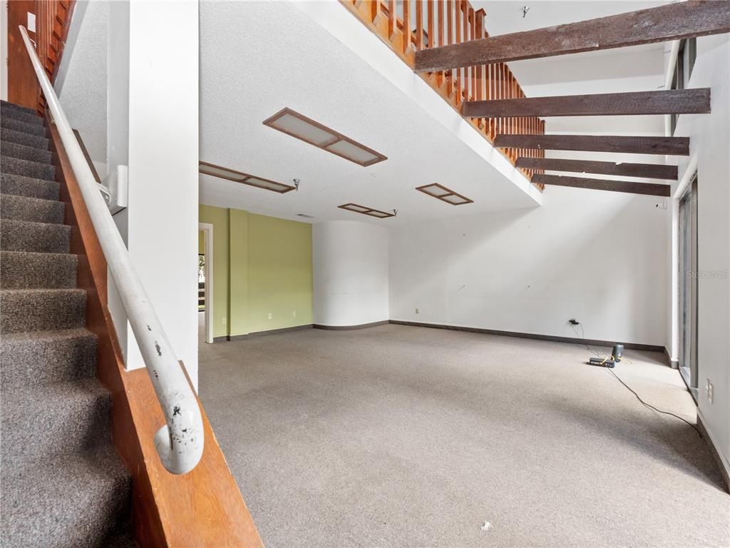 Empty room, Interior, Recessed Lighting, Wooden Beams