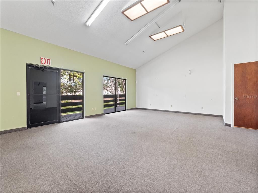 Empty room, Interior