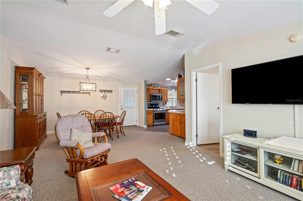 Dining room, Interior, Kitchen, Pendant Lights, Recessed Lighting, Stainless Steel Appliances
