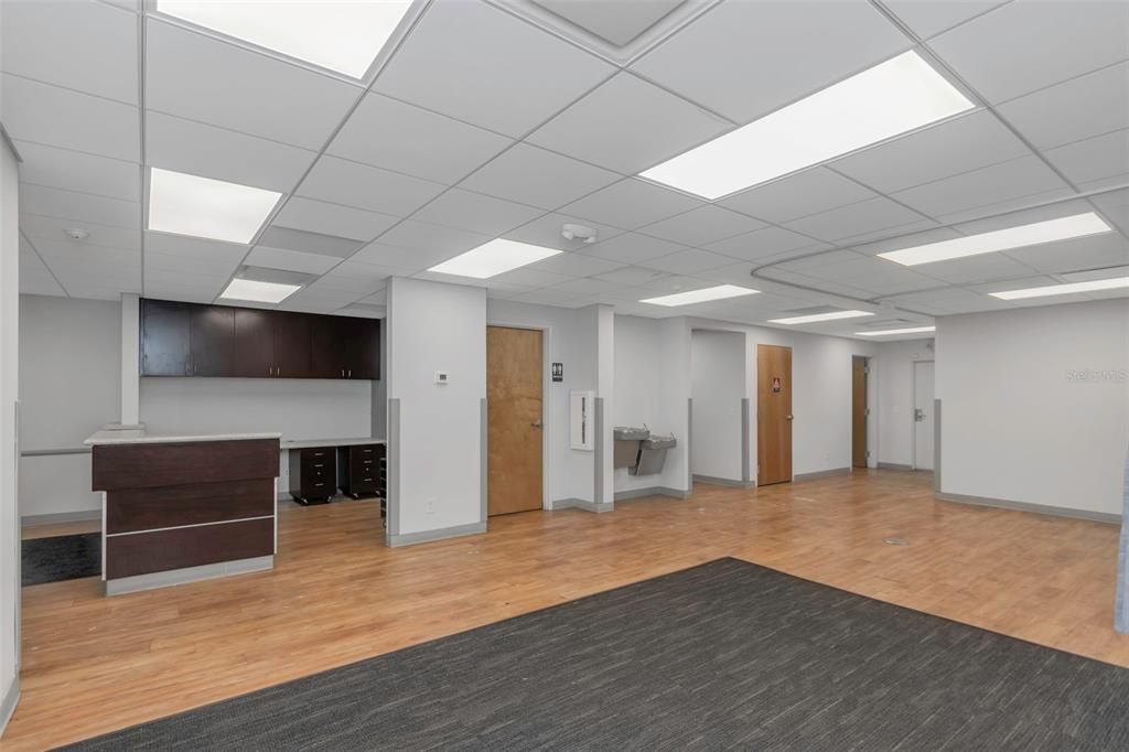 Interior, Recessed Lighting, Wood Texture Flooring