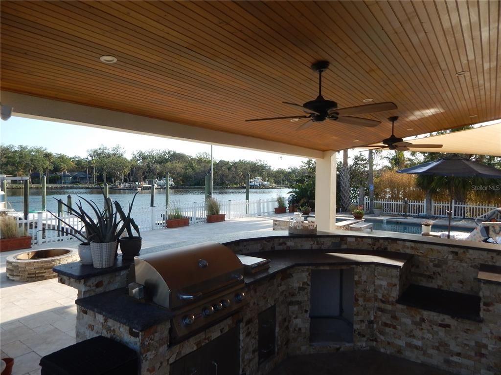 Exterior, Outdoor Kitchen, Water