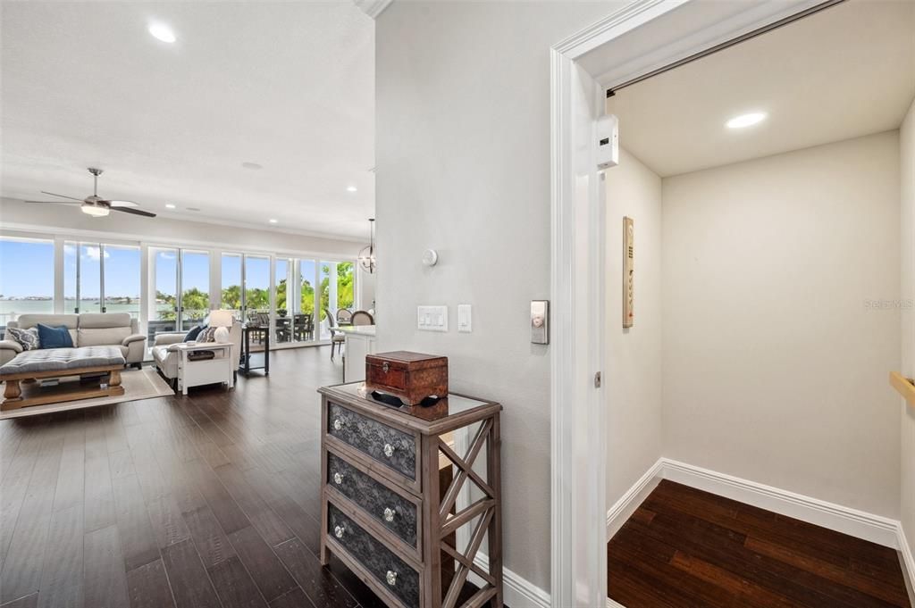 Interior, Living room, Pendant Lights, Recessed Lighting, Wood Texture Flooring