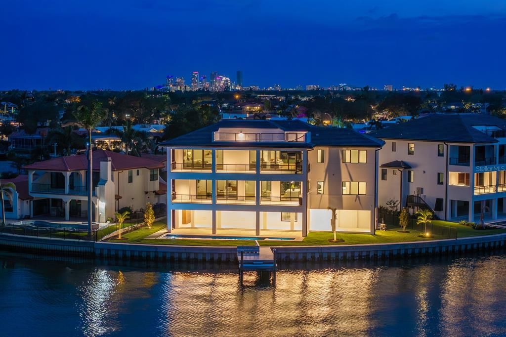 Exterior, Facade, Modern