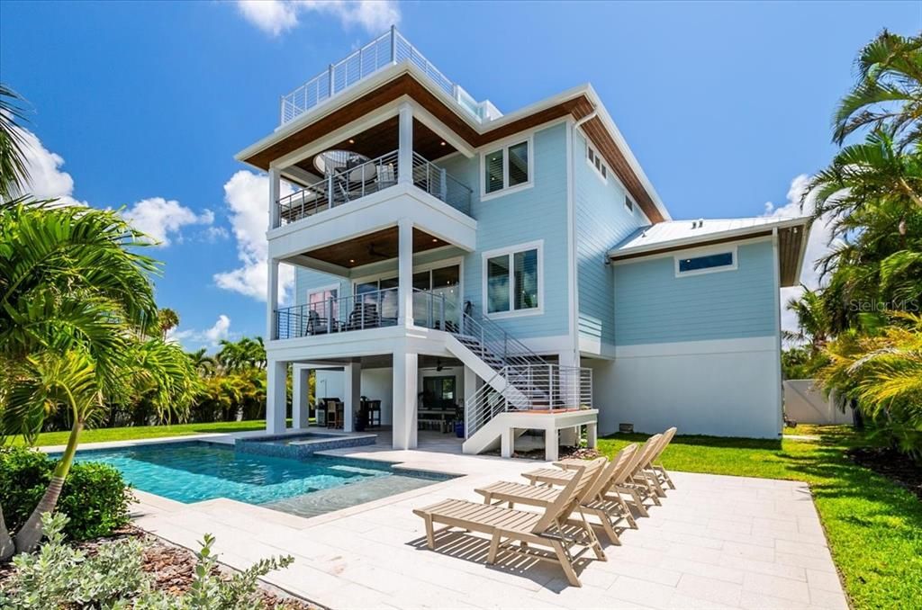 Exterior, Pool