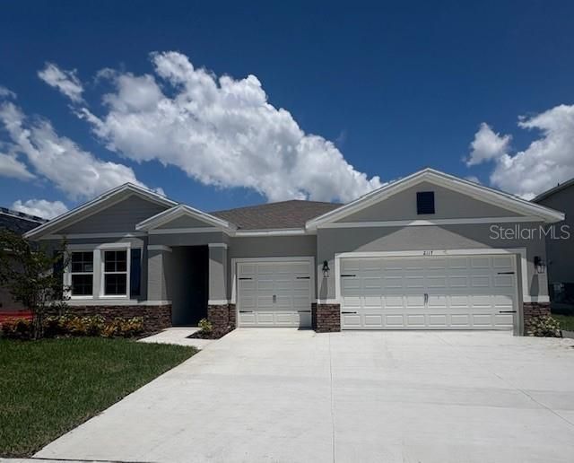 Attached, Exterior, Facade, American Craftsman