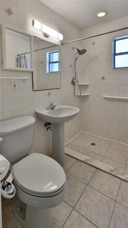 Bathroom, Interior, Recessed Lighting