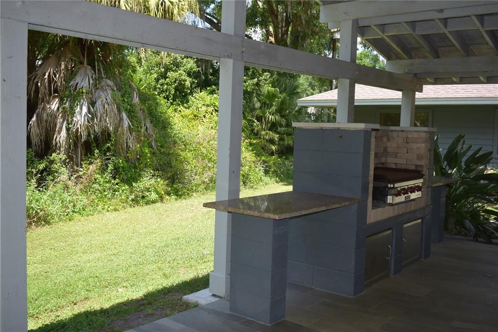 Exterior, Outdoor Kitchen