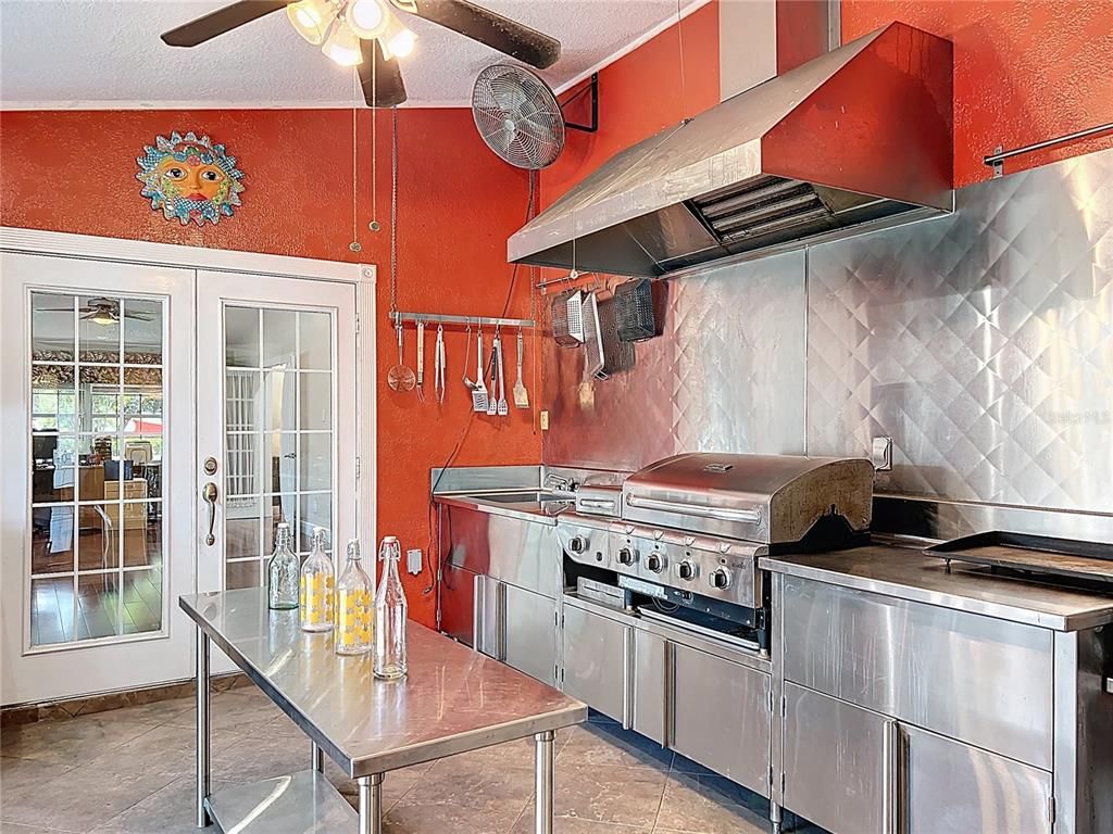 Exterior, Outdoor Kitchen, Stainless Steel Appliances