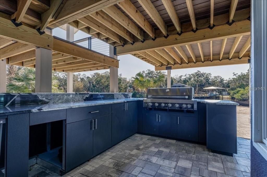 Exterior, Outdoor Kitchen
