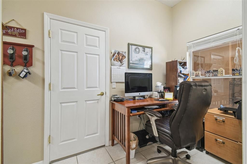 Home Office, Interior