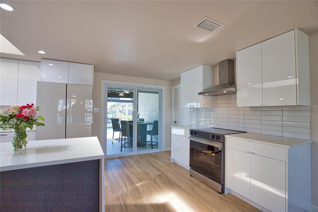 Dining room, Interior, Kitchen, Recessed Lighting, Stainless Steel Appliances, Wood Texture Flooring
