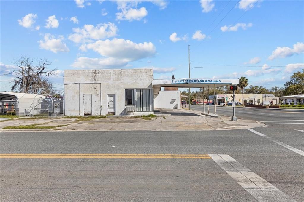 Exterior, Facade, None